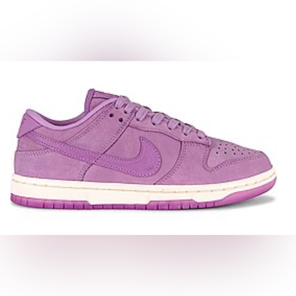 DUNK LOW PERFORMANCE SNEAKER IN RUSH FUCHSIA